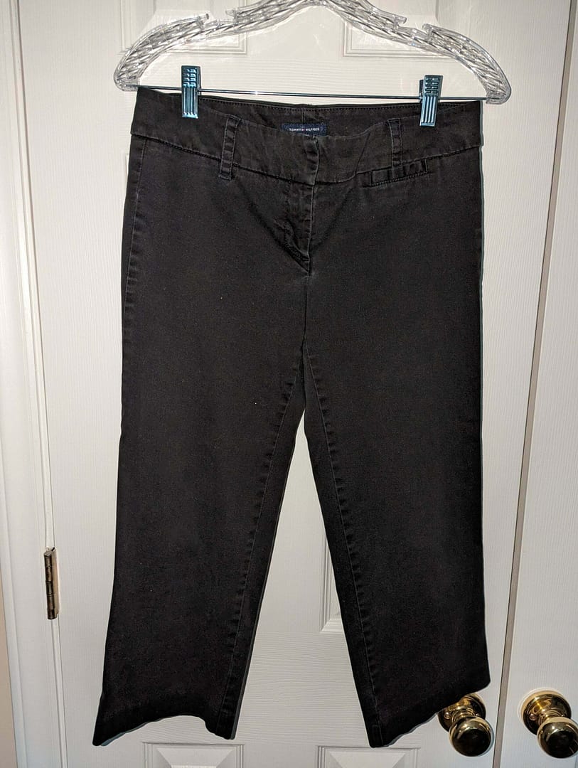 Tommy Hilfiger Size 2 Black Capri Pants